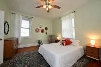 3R Chelsea - Boston Các khách sạn gần Stop and Compare Market