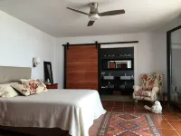 Elegant Villa W/ Views Of The Mediterranean, Gibraltar, Beach & Sotogrande Port Hotels in San Roque