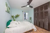 2bed apt with 2 bikes included and fiber optic internet
