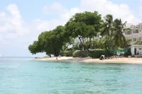 BEACH FRONT & SEAVIEW DELUXE PENTHOUSE APARTMENT