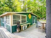 Kettle Cove Cabin. Lake Sebago Beach Access. Fire pit. Grill. Blackstone. Games Hotels in Casco