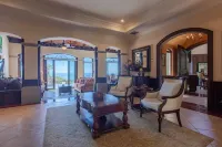 Great Ocean View and easy access Hotels in Dominical