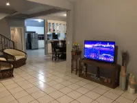 Spacious Home with AC - 5 Minutes from Downtown