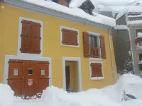 Self-contained apartment in house in Cauterets