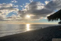 Farol Studio, One step away from the ocean Hotels in Canhas