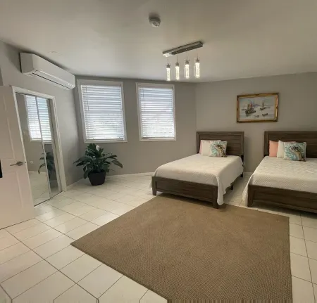 Breathtaking Island Views, Excellent Proximity to Major Beaches and More Отели в г. Нортсайд