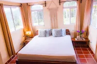 Exclusive Villa with panoramic vistas of city and mountains from your own hottub Hotels in 