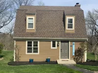 Adorable Settlement home with seasonal lake and waterfall views