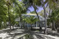 Casa Kennedy - Family Beach Home - Last Private House on West Bay Beach