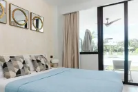 New Magnificent, beach club & golf Hard Rock-area. Hotels near Plaza sorimar