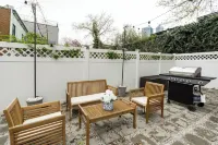 Modern Jersey City Getaway - Art & Family Fun!