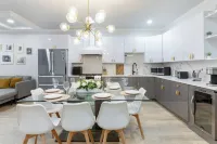 Modern Jersey City Getaway - Art & Family Fun!