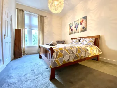 Luxury Executive 2Bed Apartment in Elgin-Free Parking & WiFi 2 Bathrooms Hotels in 