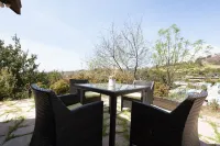 30% OFF! Malibu Serene Cottage w/King Bed • Beach View • BBQ