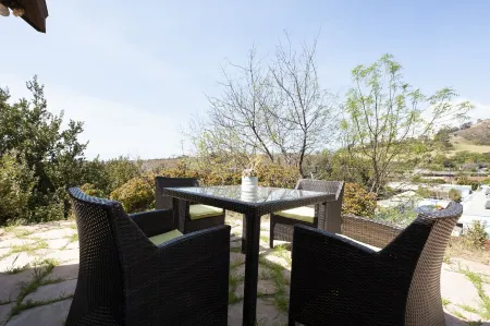 30% OFF! Malibu Serene Cottage w/King Bed • Beach View • BBQ