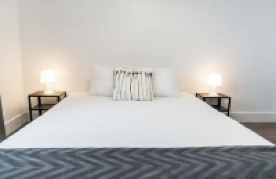 Incense - Newly built house with beautiful backyard, pool and mountain/ocean view