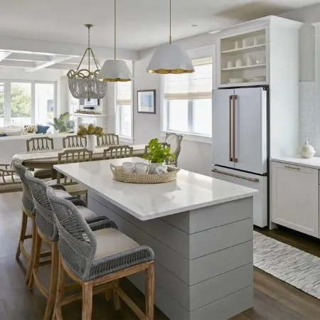 Stunning Marnie Custom Home Walk to Beach & Town