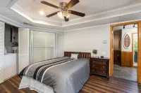 Lakeside Retreat: Unwind and Rejuvenate at our Boone Lake Rental with Hot Tub