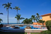 A pool and a beach… What else do you need? Check out my REVIEWS! GREEN!