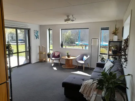 Lake Hawea Spacious Family Home