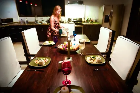 WHALES TAIL View Exotic Designer House 13 acre PRIVACY, Birding  w 50 MILE VIEW