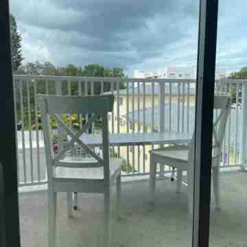 Comfy 1 bedroom 10 minutes from Everything Others