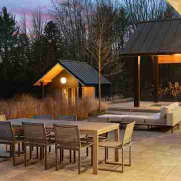 Stowe Woods / Pool, Gym, Tennis Court & BBQ Hotel Exterior