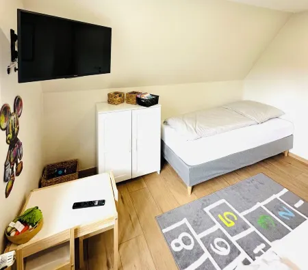 Modern und Hochwertig Eingerichtetes Ferienhaus Direkt am Meer für 5 Erw. + Baby Отели в г. Фрисландия