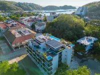 Cozy studio apartment near beach with roof top pool, AC, WiFi