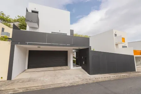 Secret Beach House Отели рядом с достопримечательностью «Marina de Vila Franca do Campo - Azores Islands»