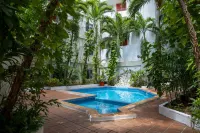 Great Location, Spacious with Pool