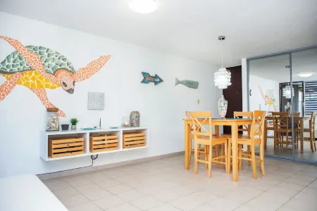 One minute walk to the beach!