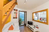 A window over Lake Como - stone cottage with amazing view and private garden
