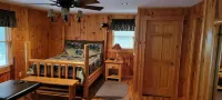 Cozy Log Cabin Getaway Waynesville, Smokey Mountains, Blue ridge Parkway 藍嶺山道附近的飯店