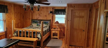 Cozy Log Cabin Getaway Waynesville, Smokey Mountains, Blue ridge Parkway Отели рядом с достопримечательностью «Блу-Ридж-Паркуэй»