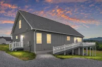 Modern 4-bedroom Country House in Stanley with A Big Sky View! Hôtels à proximité de : Luray Zoo - A Rescue Zoo