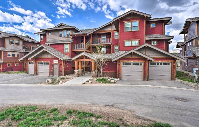 Fraser Condo w/ Views & Hot Tub: Near Winter Park!