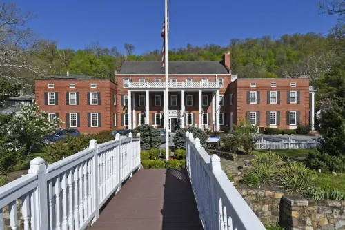 The Country Inn of Berkeley Springs Hotels in Berkeley Springs