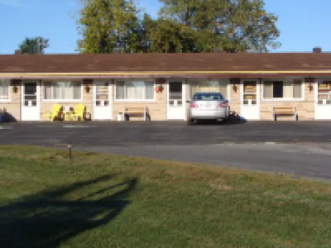 Lion Motel Hotels in Stormont, Dundas and Glengarry United Counties