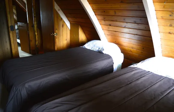 紅色百葉窗小屋旅館