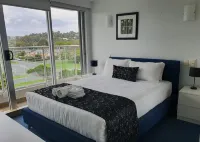 Pacific Surf Absolute Beachfront Apartments - Wi-Fi