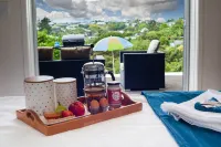 The Queenslander Raglan