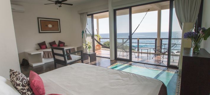 Manta Raya Hotel - Right on the Beach Hotels in San Pedro Pochutla