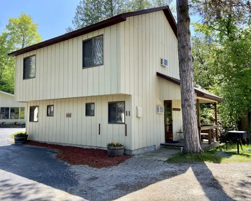 貝特西河畔度假村 本佐尼亞酒店