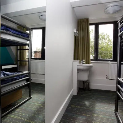 YHA London St Paul's Отели рядом с достопримечательностью «Вокзал Блекфрайарс»