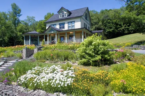 Breezy Hill Inn - Bed and Breakfasts