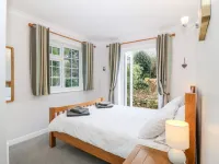 Glan Dwr Hotels in Llanfair-Mathafarn-Eithaf