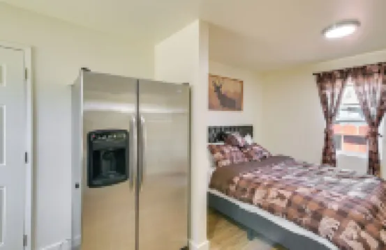 距羽毛河2英里的開間：帶上你的寵物！