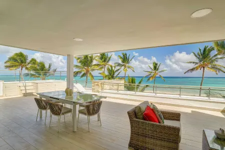 Costa Atlantica Punta Cana - Beach Vacation Condos Отели рядом с достопримечательностью «Beach at Bavaro Princess All Suits Resort, Spa and Casino»