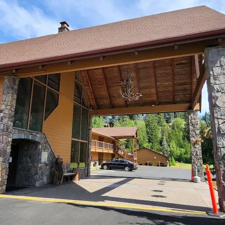 Cowlitz River Lodge